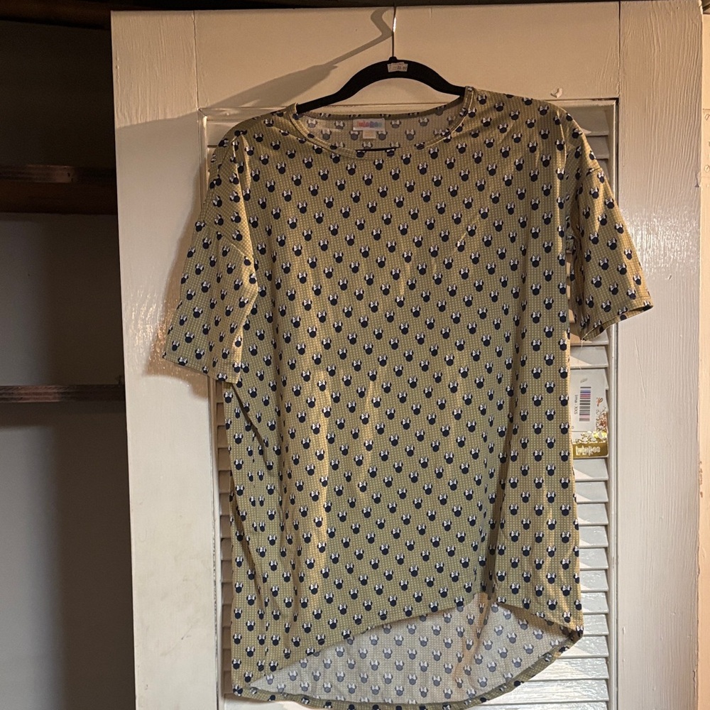 Lula Roe Disney
Patterned Short Sleeve Top